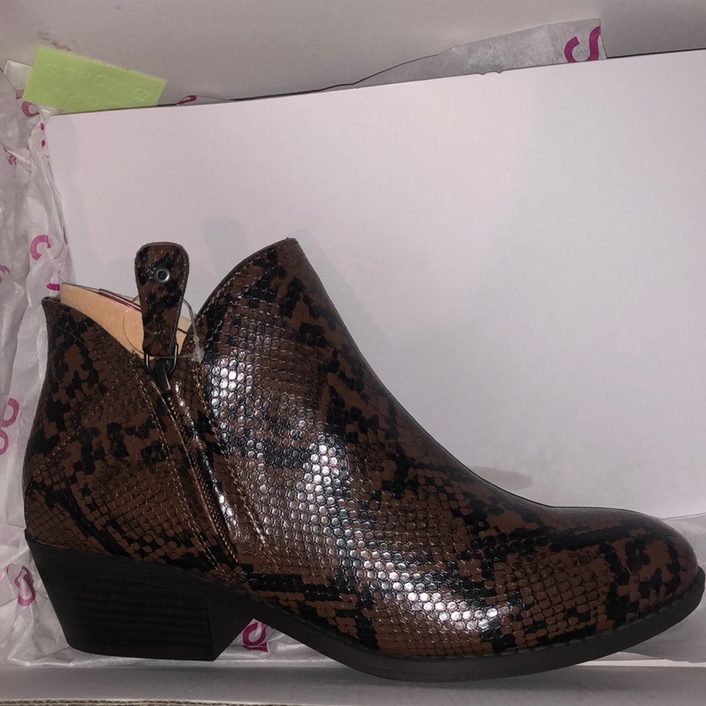 Women’s shoes